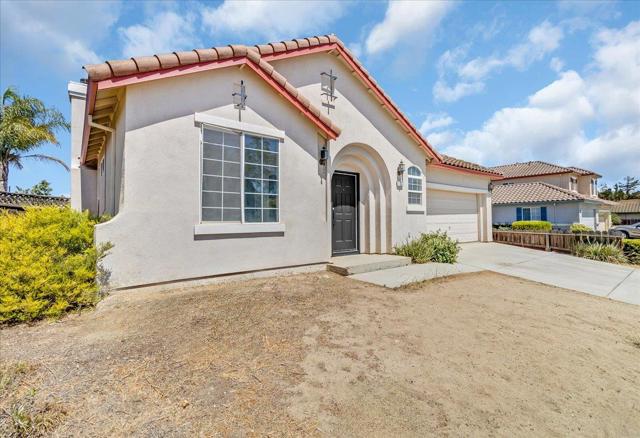 1233 Greenleaf Loop, Greenfield CA: https://media.crmls.org/mediaz/aed9d164-14b7-44c5-ad4f-dbb11c806c39.jpg