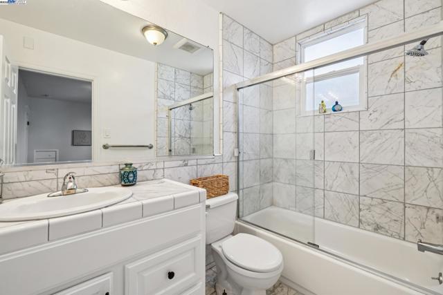 1525 Stanton St, Alameda CA: https://media.crmls.org/mediaz/aed9e9fe-735b-41f0-a034-f1de8e6a812f.jpg