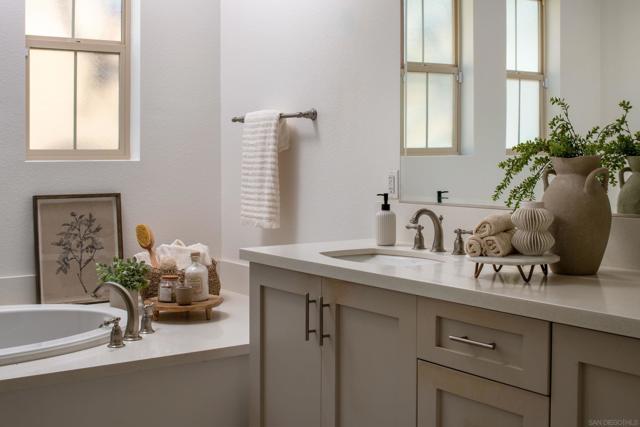 14546 Highcrest Ct, Poway CA: https://media.crmls.org/mediaz/aeda9478-e535-49a5-87f2-ac4382efc819.jpg