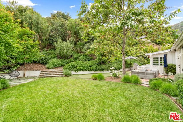 4071 Mandeville Canyon Road, Los Angeles CA: https://media.crmls.org/mediaz/aeda954a-3d3d-417c-8ae7-c8cb2aac7ea2.jpg