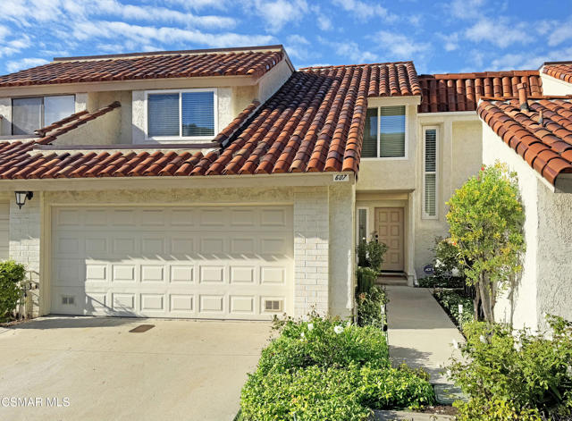 607 Valley Oak Lane, Newbury Park CA: https://media.crmls.org/mediaz/aedafebb-ff54-48b7-b58c-576bd2e46856.jpg