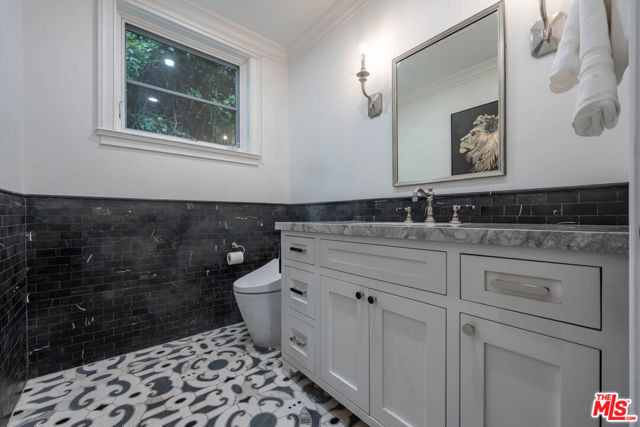 126 N Canyon View Drive, Los Angeles CA: https://media.crmls.org/mediaz/aedbcc2f-0dca-4f5b-a5bc-bbdef7ab23db.jpg