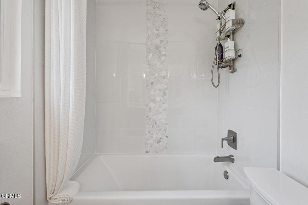 https://media.crmls.org/mediaz/aedbfa0c-3c9a-46ca-ab29-9509ca310792.jpg?preset=X-Large