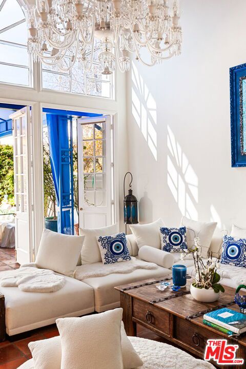2113 Stoney Hill Road, Los Angeles CA: https://media.crmls.org/mediaz/aedcc45b-1de8-42e5-adaa-b55e27bac654.jpg