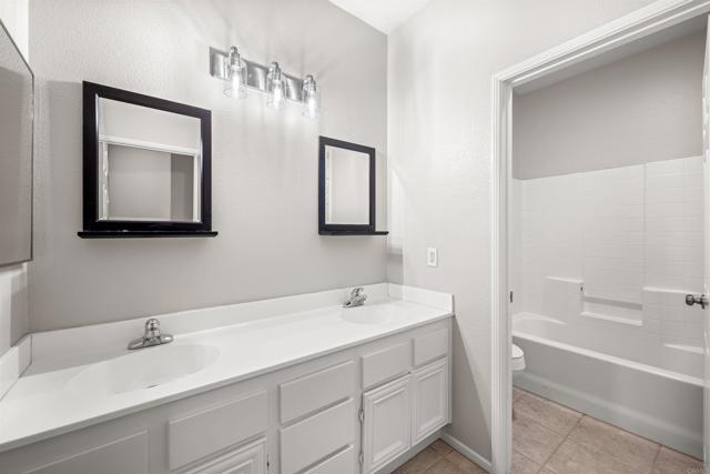 Detail Gallery Image 19 of 39 For 638 Sumner Way #2,  Oceanside,  CA 92058 - 4 Beds | 2/1 Baths