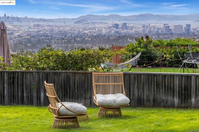 6019 Ridgemont Dr, Oakland CA: https://media.crmls.org/mediaz/aedd9bde-fe32-441d-a6d6-89cb6496f5ed.jpg