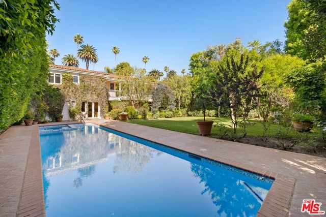 625 Foothill Road, Beverly Hills CA: https://media.crmls.org/mediaz/aede3f86-ccdc-4d23-ae6e-e768c2f86760.jpg
