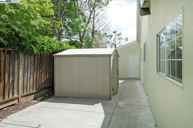 7551 Buckeye Pl, Newark CA: https://media.crmls.org/mediaz/aede5684-d990-48a2-b09a-cde5881032b9.jpg
