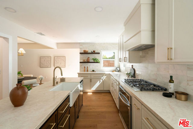 5103 Parkglen Avenue, Los Angeles CA: https://media.crmls.org/mediaz/aede7819-1186-4718-b5df-a82b538da59c.jpg