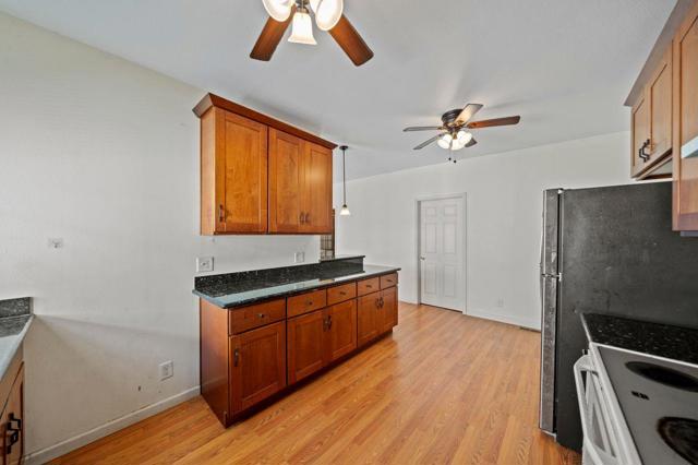 488 E Saint John, San Jose CA: https://media.crmls.org/mediaz/aede8e0e-fb5b-4bff-946a-3959937e74e1.jpg