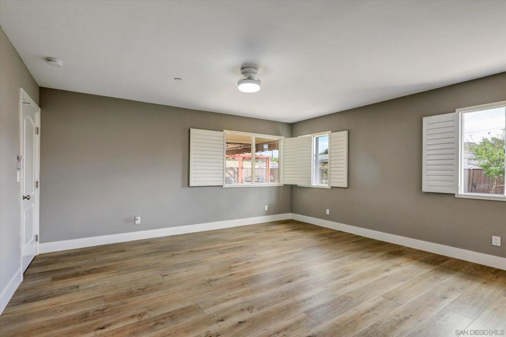 https://media.crmls.org/mediaz/aeded7ff-028f-4c35-93a8-4c7ba44ce821.jpg?preset=X-Large