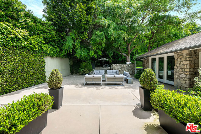 Drew Fenton | 422 Parkwood Drive Los Angeles CA | MLS: 7209274