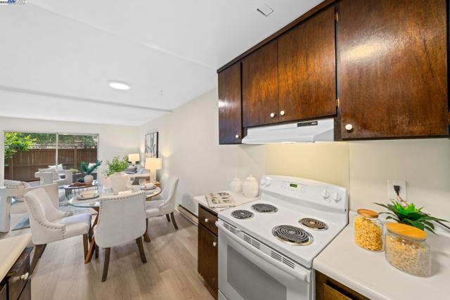 1327 Webster St, Alameda CA: https://media.crmls.org/mediaz/aedf1a9a-b8a3-4652-a37f-584aa809b342.jpg