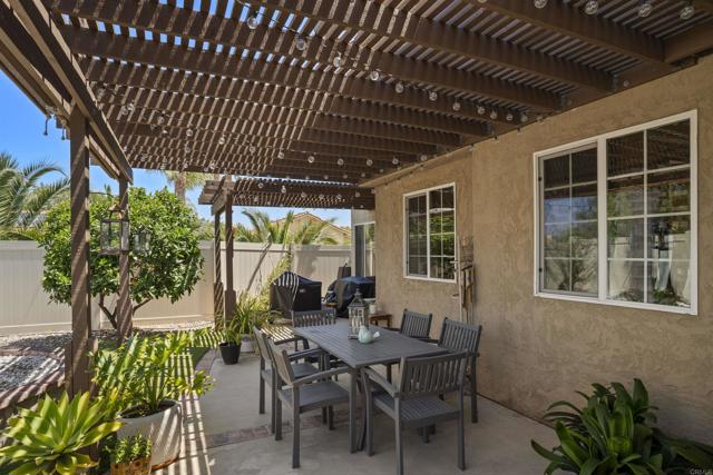 1990 Willowbrook Drive, Oceanside CA: https://media.crmls.org/mediaz/aedf8ded-87cd-4ebf-907e-ab44ae1f361d.jpg