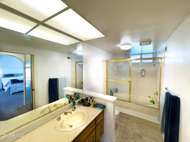 5964 Ruthwood Drive, Calabasas CA: https://media.crmls.org/mediaz/aedfaa71-4cb7-4afb-97a5-94ad084609c8.jpg