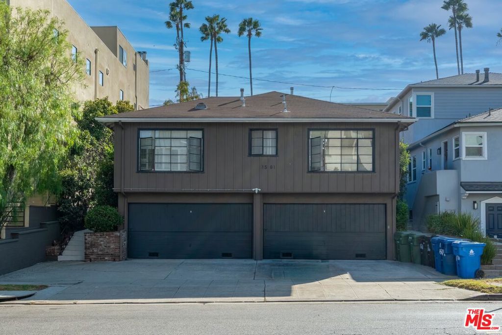Multifamily at 1581 Manning Avenue