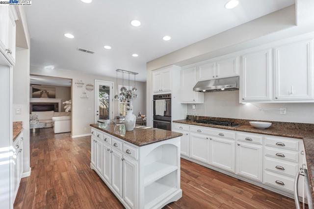 2744 Redbridge Rd, Tracy CA: https://media.crmls.org/mediaz/aee10735-4a5f-4a17-9655-89520809745e.jpg