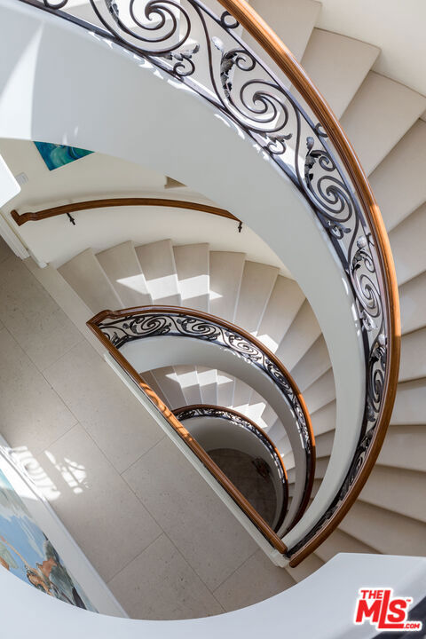 https://media.crmls.org/mediaz/aee11594-18da-4f95-9180-ac1134051c0f.jpg?preset=X-Large