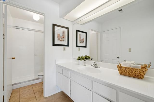 1105 Fontana Dr, Alameda CA: https://media.crmls.org/mediaz/aee12ae8-79b1-434a-a52d-4e92df1893ad.jpg