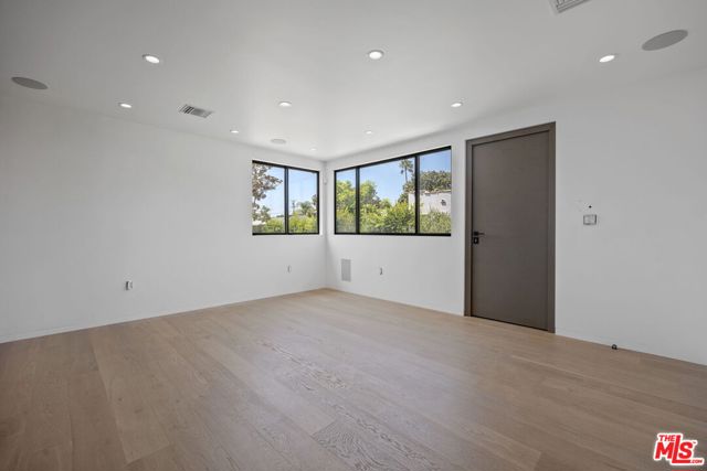 3940 Huron Avenue, Culver City CA: https://media.crmls.org/mediaz/aee1796e-cde7-4184-bd8c-47ef95192ea3.jpg
