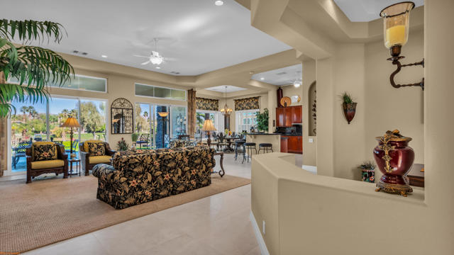 97 Via Bella, Rancho Mirage CA: https://media.crmls.org/mediaz/aee21405-1fbb-4109-9aa2-dad340ebf862.jpg