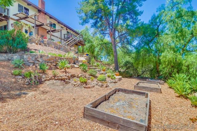 255 Highline Trl, El Cajon CA: https://media.crmls.org/mediaz/aee25626-0d81-4950-8686-7a4c2308ab75.jpg