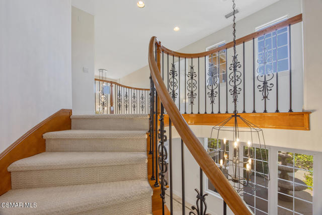 3034 Heavenly Ridge Street, Thousand Oaks CA: https://media.crmls.org/mediaz/aee2df67-15f4-4392-a021-42a0d1969528.jpg