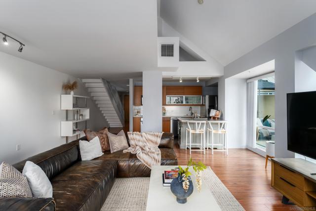 350 W Ash St, San Diego CA: https://media.crmls.org/mediaz/aee2f443-40e8-46eb-915f-03b234960771.jpg