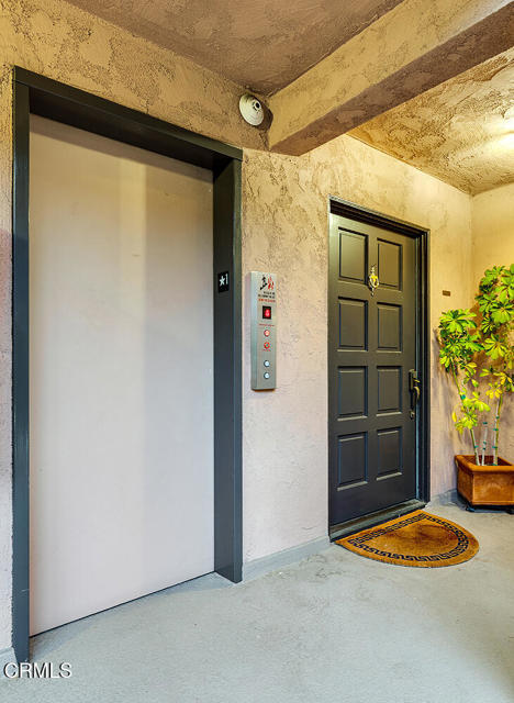 1200 S Orange Grove Boulevard, Pasadena CA: https://media.crmls.org/mediaz/aee3983a-673e-40f1-9ff0-9065dd1a5f8d.jpg