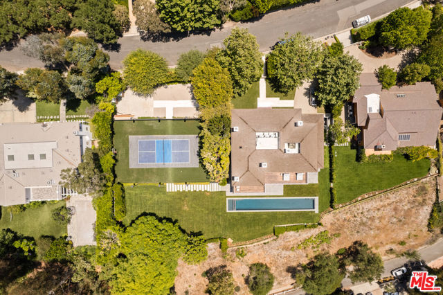 525 Spoleto Drive, Pacific Palisades CA: https://media.crmls.org/mediaz/aee3f64d-9ac9-4036-9cbb-6dcc77fceeee.jpg