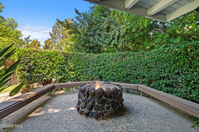 1063 Valley High Avenue, Thousand Oaks CA: https://media.crmls.org/mediaz/aee41d44-73c0-43db-88a4-21625290c394.jpg