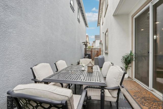 19307 Stonehenge Lane, Marina CA: https://media.crmls.org/mediaz/aee63b07-9640-4557-9f44-3f0966bb1a99.jpg