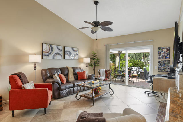 182 Desert Falls Circle, Palm Desert CA: https://media.crmls.org/mediaz/aee6ace4-b425-4c69-8aab-c7188ee899a1.jpg