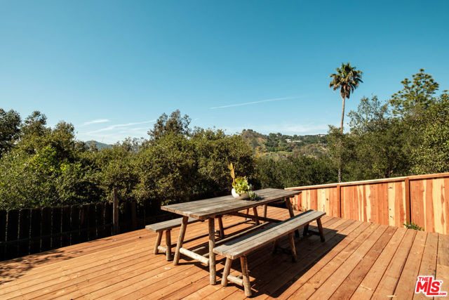 19777 Grand View Drive, Topanga CA: https://media.crmls.org/mediaz/aee6c325-d0ac-451c-bbf9-68611eb8424b.jpg
