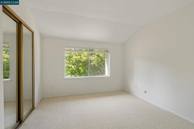 1706 Siskiyou Dr, Walnut Creek CA: https://media.crmls.org/mediaz/aee73ab6-3ce4-4ae5-b93a-3c527e97d17d.jpg