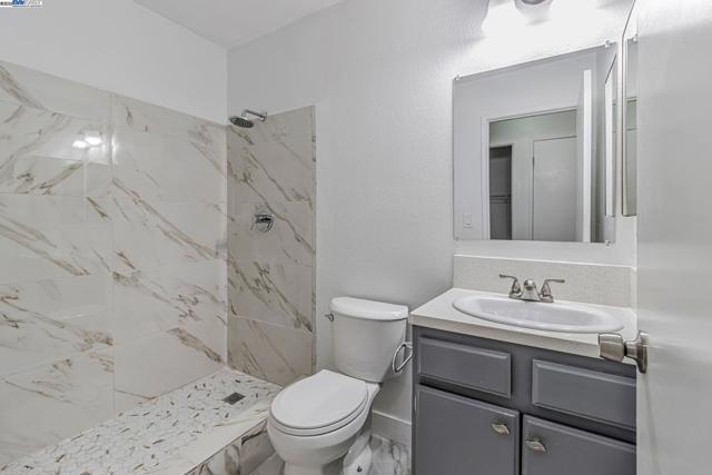 1290 Canterbury, Hercules CA: https://media.crmls.org/mediaz/aee8057f-d90c-4151-9ca9-ec832ff87c00.jpg