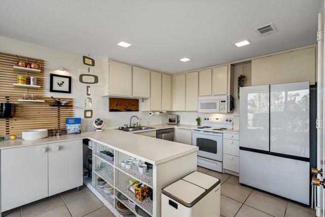 2501 N Whitewater Club Drive, Palm Springs CA: https://media.crmls.org/mediaz/aee80b96-a6a4-4546-a23f-d1ec639b2291.jpg