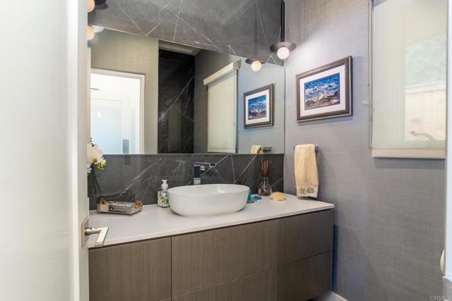 Detail Gallery Image 13 of 41 For 621 San Elijo St, San Diego,  CA 92106 - 4 Beds | 5/2 Baths