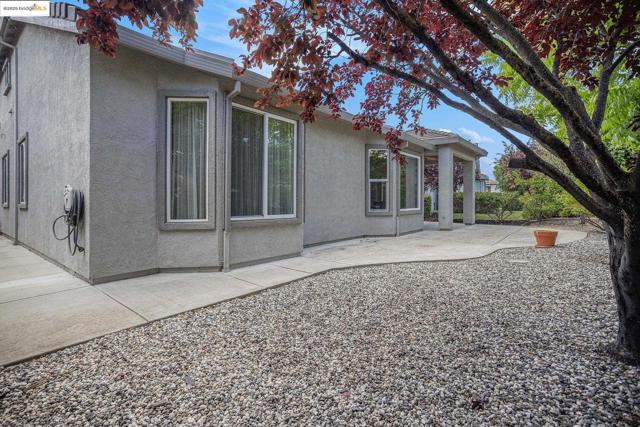 1012 Centennial Drive, Brentwood CA: https://media.crmls.org/mediaz/aee8f44c-d69e-4016-8d45-ec5ec363a588.jpg