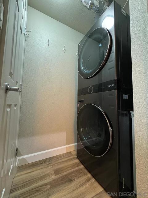 1240 India St, San Diego CA: https://media.crmls.org/mediaz/aee90f48-a5a8-468f-a8ba-48de458a7630.jpg