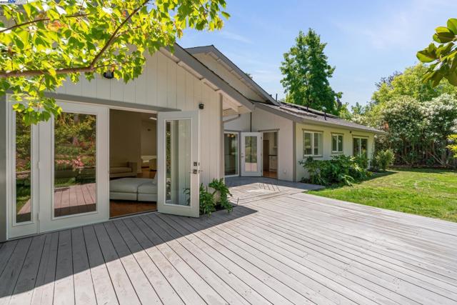 2643 Buena Vista Ave, Walnut Creek CA: https://media.crmls.org/mediaz/aee91d92-d1a3-4321-b7d2-cdfbe03ed6fd.jpg