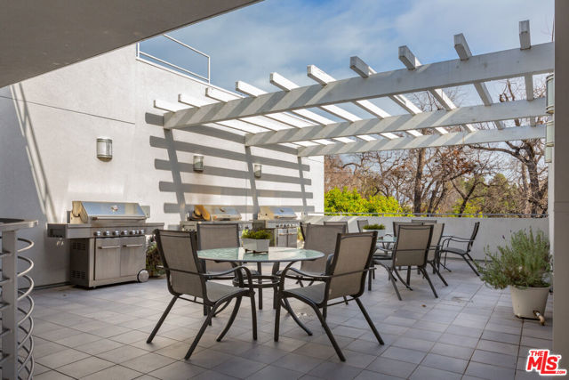 4240 Laurel Canyon Boulevard, Studio City CA: https://media.crmls.org/mediaz/aee98a5f-73a2-450c-87c7-ffe817aa69ea.jpg