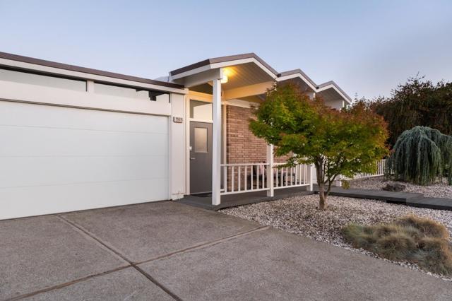 2989 Dolores Way, Burlingame CA: https://media.crmls.org/mediaz/aee9c6fd-9e17-49a6-a80c-ac8e3de4119f.jpg