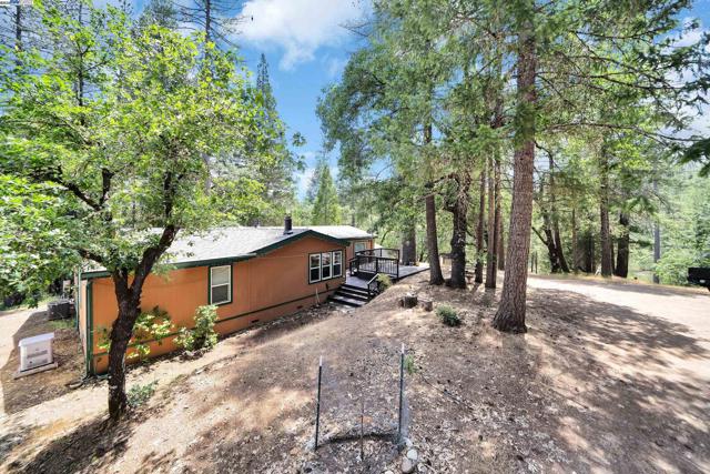 13567 Raccoon Mountain Rd, Grass Valley CA: https://media.crmls.org/mediaz/aee9d096-8c7b-4637-856d-f2a5411df5b5.jpg