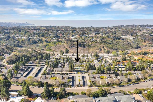 8536 Via Mallorca, La Jolla CA: https://media.crmls.org/mediaz/aee9ed51-5528-4830-9213-c565cf115a73.jpg
