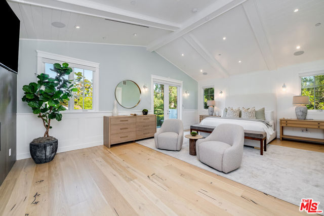 4402 Ledge Avenue, Toluca Lake CA: https://media.crmls.org/mediaz/aeea24fd-5e2c-47c3-9b2f-b550f685a158.jpg