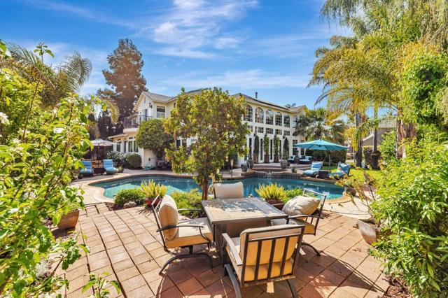 290 Bonnie Lane, Hollister CA: https://media.crmls.org/mediaz/aeea2c6e-b192-471e-b150-da08b9843862.jpg