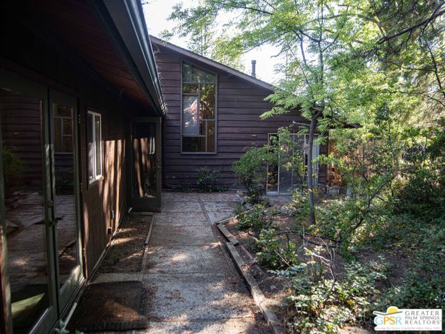 25970 Cedar Street, Idyllwild CA: https://media.crmls.org/mediaz/aeea52e4-f121-4d94-843c-1808d535104a.jpg