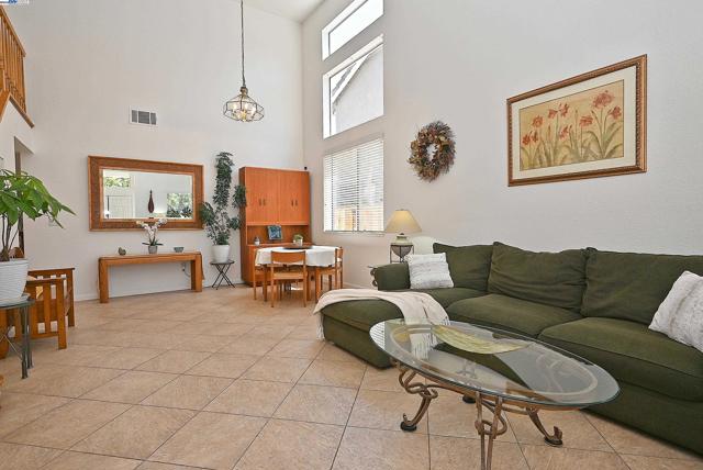 4525 Wolverine Way, Antioch CA: https://media.crmls.org/mediaz/aeea915a-8440-4a23-9a0e-eab9243c0e03.jpg