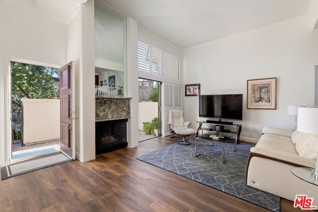1/2 Randi Avenue